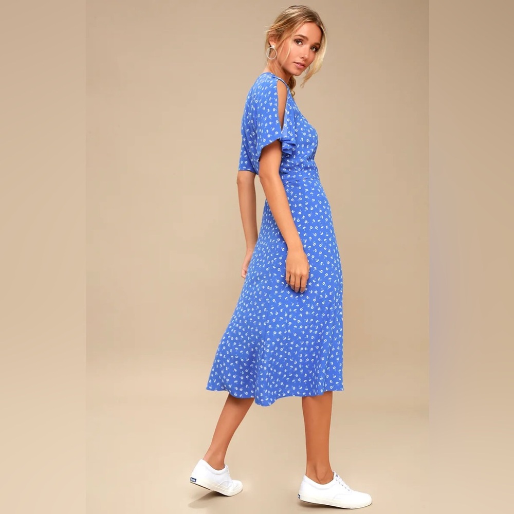 Maretta Blue and White Floral Print Wrap Midi Dress - Picture 6 of 16